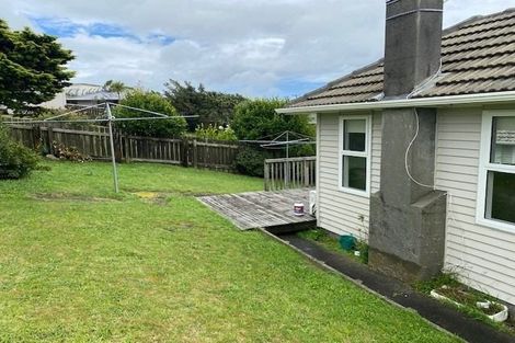 Photo of property in 32 Kenmore Street, Newlands, Wellington, 6037