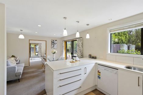 Photo of property in 25 Solomon Avenue, Redwood, Christchurch, 8051