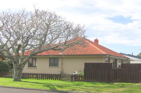 Photo of property in 2 Pemberton Crescent, Greerton, Tauranga, 3112