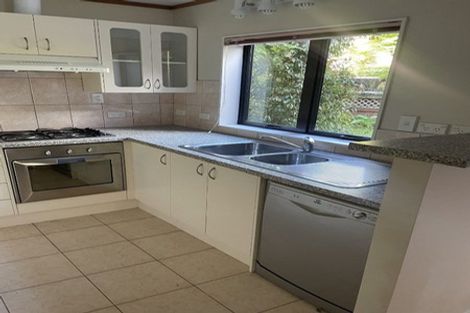 Photo of property in 8 Kirkdale Place, Northcross, Auckland, 0632