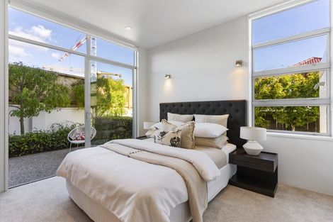 Photo of property in 11 Icarus Place, Half Moon Bay, Auckland, 2012