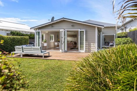 Photo of property in 32 Garnet Road, Westmere, Auckland, 1022