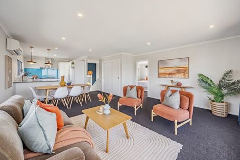 Photo of property in 12 Grumman Lane, Newlands, Wellington, 6037