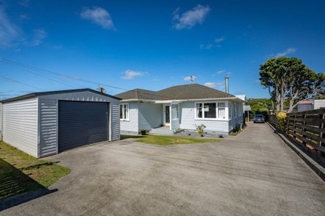 Photo of property in 2 Kapiti Crescent, Titahi Bay, Porirua, 5022