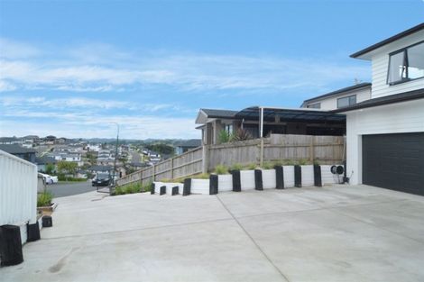 Photo of property in 14 San Casello Rise, Henderson, Auckland, 0612