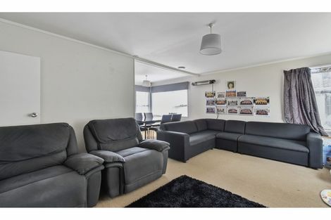 Photo of property in 3 Smedley Street, Manurewa, Auckland, 2102