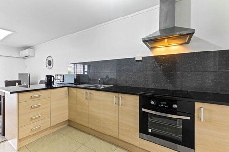 Photo of property in 2/76 Kenderdine Road, Papatoetoe, Auckland, 2025