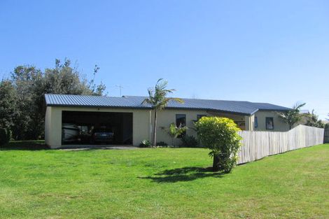 Photo of property in 9 Martin Place, Cooks Beach, Whitianga, 3591