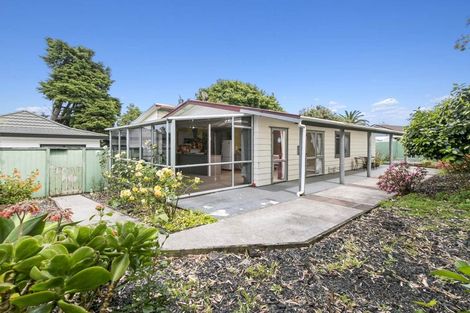 Photo of property in 37 Takapu Street, Henderson, Auckland, 0612