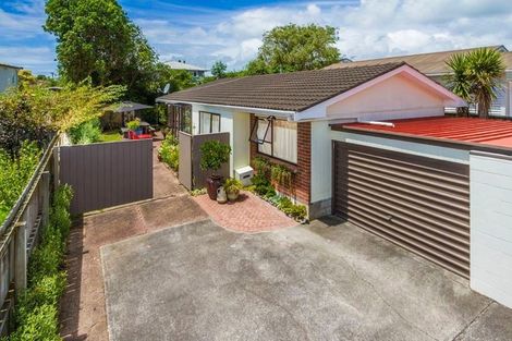 Photo of property in 3/8 Fraser Road, Narrow Neck, Auckland, 0624