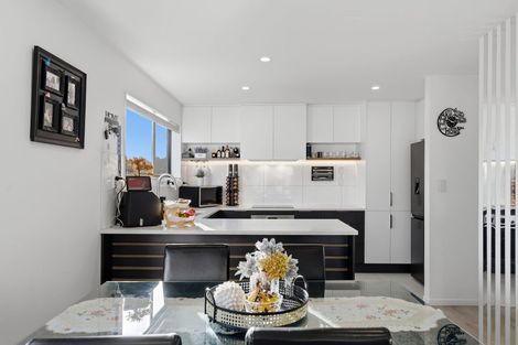 Photo of property in 70d Stanley Road, Glenfield, Auckland, 0629