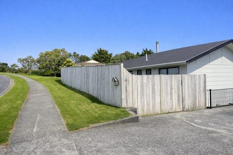 Photo of property in 22 Cleat Street, Whitby, Porirua, 5024
