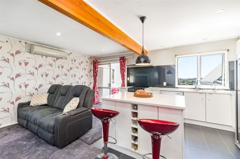 Photo of property in 1/597 Glenfield Road, Totara Vale, Auckland, 0629