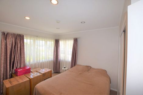 Photo of property in 25 Kirrie Avenue, Te Atatu South, Auckland, 0610
