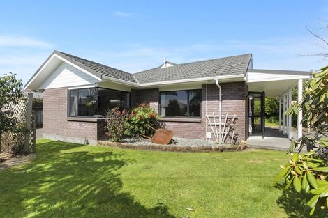 Photo of property in 19 Karina Road, Merrilands, New Plymouth, 4312