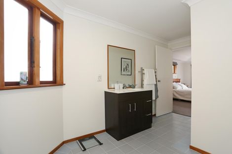 Photo of property in 2 Churchill Avenue, Hokowhitu, Palmerston North, 4410