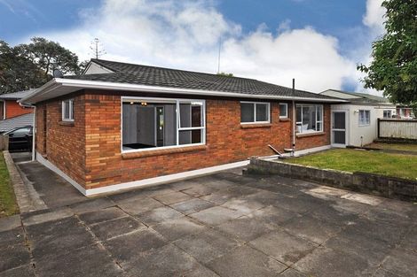 Photo of property in 2/4202a Great North Road, Glendene, Auckland, 0602