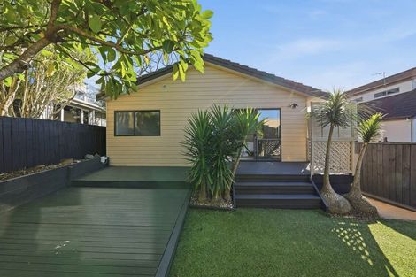 Photo of property in 2/5 View Road, Shelly Park, Auckland, 2014