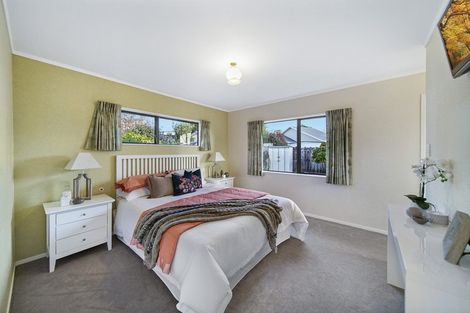 Photo of property in 2/32 Headcorn Place, Botany Downs, Auckland, 2010