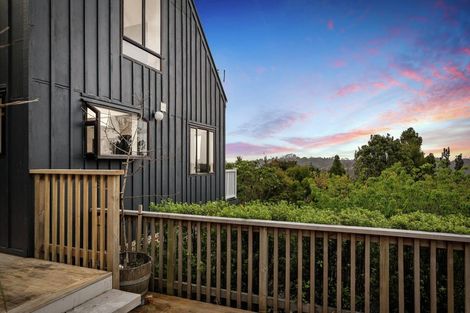 Photo of property in 136 Mountain Road, Henderson Valley, Auckland, 0612