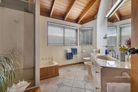 Photo of property in 1/70 Ocean View Road, Northcote, Auckland, 0627