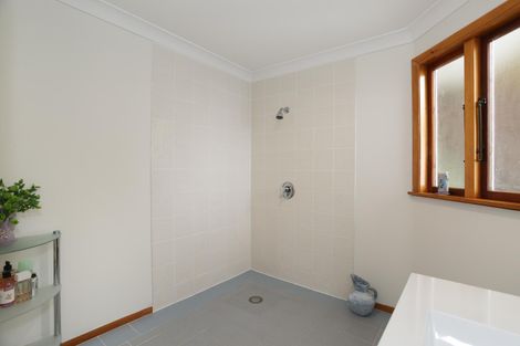 Photo of property in 2 Churchill Avenue, Hokowhitu, Palmerston North, 4410