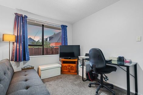 Photo of property in 2/8a Salford Avenue, Redwood, Christchurch, 8051