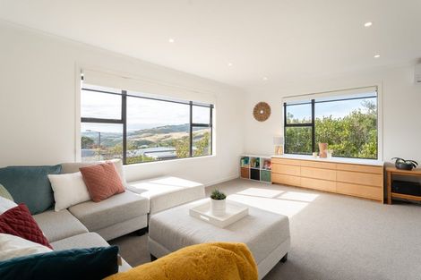 Photo of property in 8 Hillview Crescent, Paparangi, Wellington, 6037