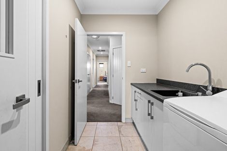 Photo of property in 2 Burbury Ridge, Havelock North, 4130