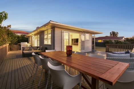 Photo of property in 30 Wallace Road, Mangere Bridge, Auckland, 2022