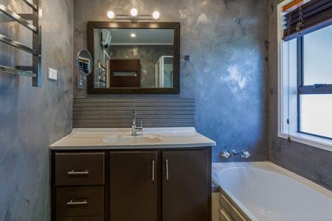 Photo of property in 1/10 Bolton Street, Blockhouse Bay, Auckland, 0600