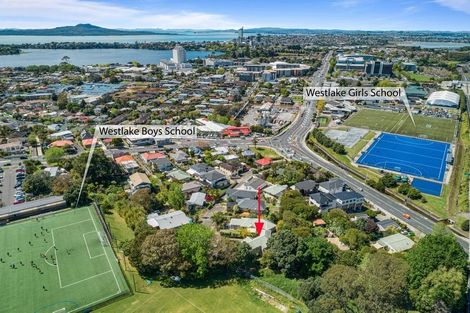 Photo of property in 2/23 Wairau Road, Forrest Hill, Auckland, 0627