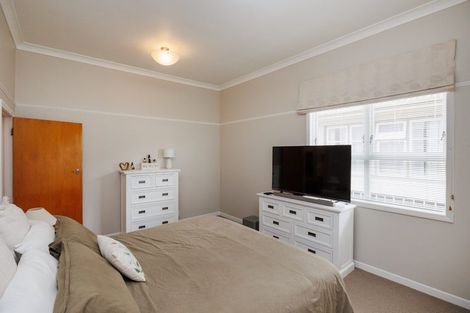 Photo of property in 24 Oxford Street, Hokowhitu, Palmerston North, 4410
