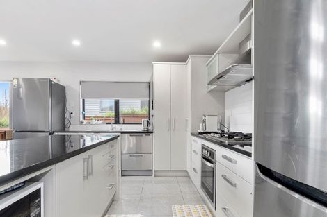 Photo of property in 92 Waterside Drive, Pyes Pa, Tauranga, 3112