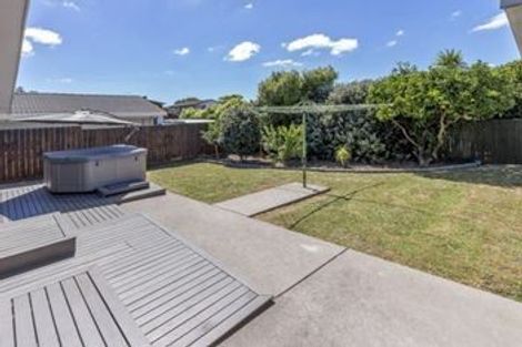 Photo of property in 4 Quibray Place, Botany Downs, Auckland, 2010