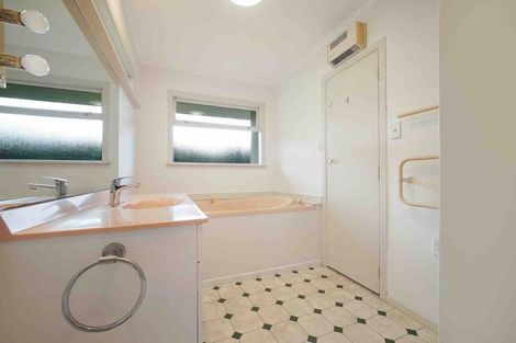 Photo of property in 9 Laingholm Drive, Laingholm, Auckland, 0604