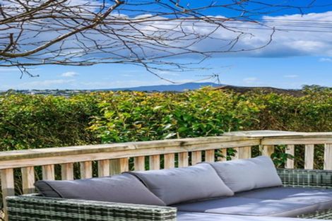 Photo of property in 229a Wairau Road, Totara Vale, Auckland, 0627