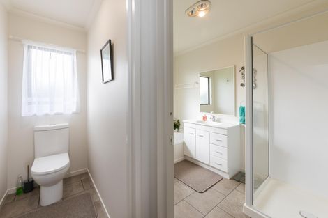 Photo of property in 63 Pacific Drive, Fitzherbert, Palmerston North, 4410