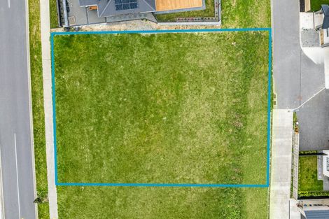 Photo of property in 28 Te Hoiere Street, Aotea, Porirua, 5024