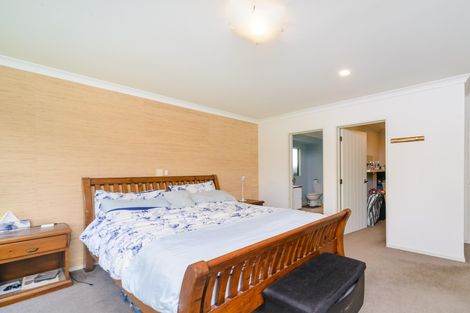 Photo of property in 16 Sorrento Place, Kelvin Grove, Palmerston North, 4414