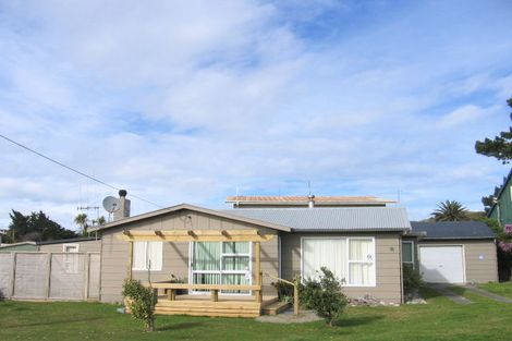 Photo of property in 8 Mack Street, Foxton Beach, Foxton, 4815