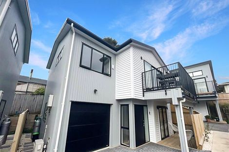 Photo of property in 20a Pipitea Place, Massey, Auckland, 0614