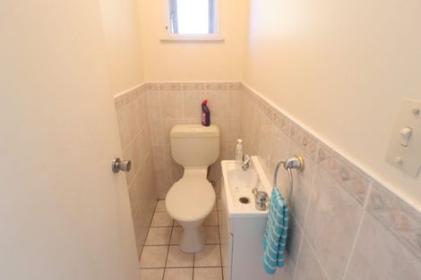 Photo of property in 1 Ngatoa Place, Glenfield, Auckland, 0629