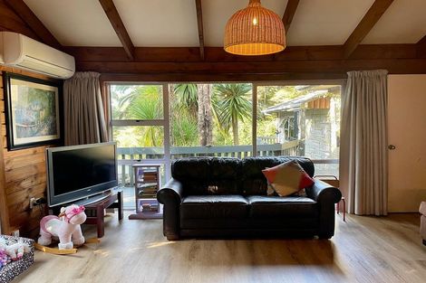 Photo of property in 148 Laingholm Drive, Laingholm, Auckland, 0604