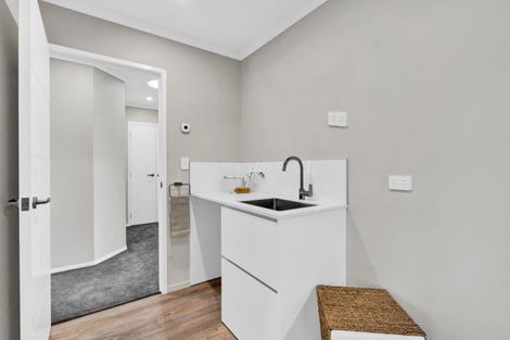 Photo of property in 18d Virginia Place, Whalers Gate, New Plymouth, 4310