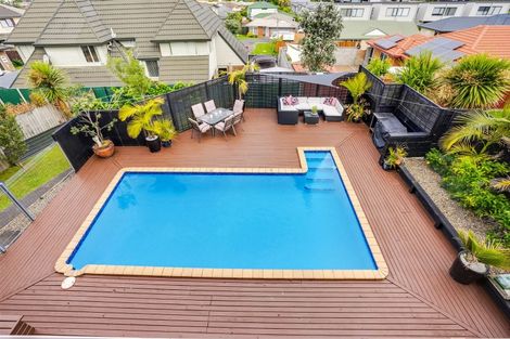 Photo of property in 9 Longbill Place, Glendene, Auckland, 0602