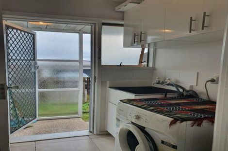 Photo of property in 60 Strid Road, Te Atatu South, Auckland, 0610