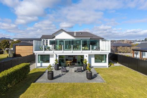 Photo of property in 20 Pukenamu Road, Rainbow Point, Taupo, 3330