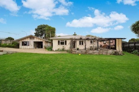 Photo of property in 1152 South Road, Oakura, 4314