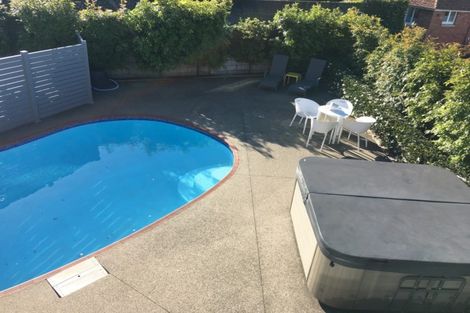 Photo of property in 31a Forrest Hill Road, Milford, Auckland, 0620